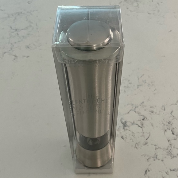 SilverCrest Electric Salt & Pepper Grinder - Picture 2 of 6
